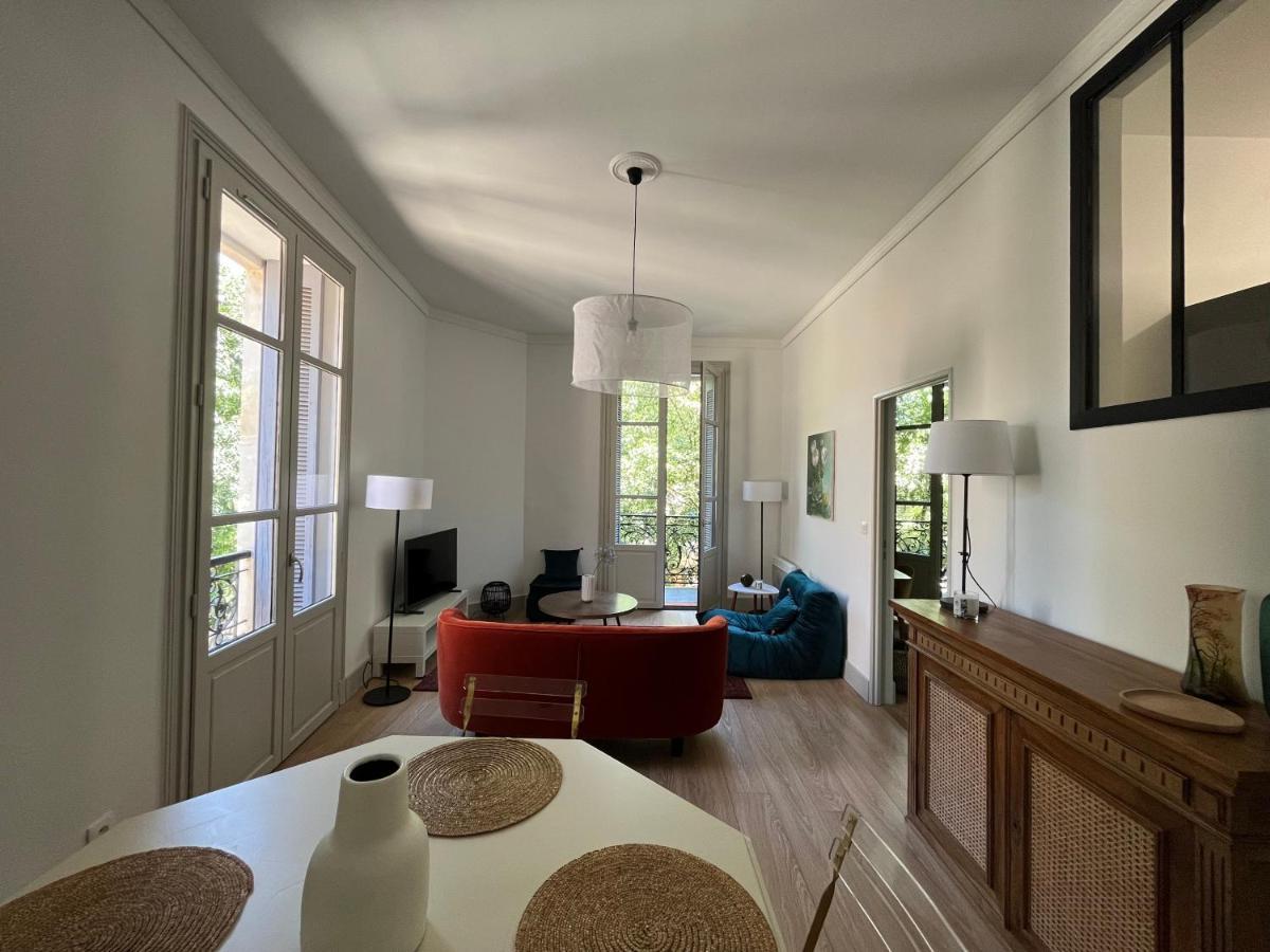 Nimes , Appartement Renove Dans Immeuble Classe. Luaran gambar