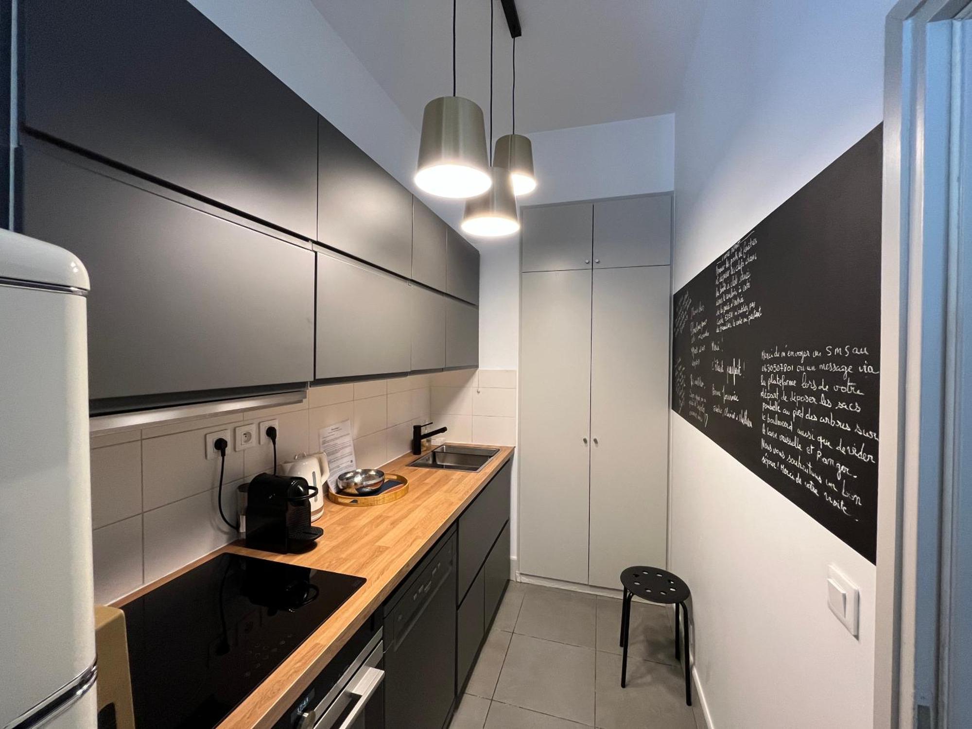 Nimes , Appartement Renove Dans Immeuble Classe. Luaran gambar