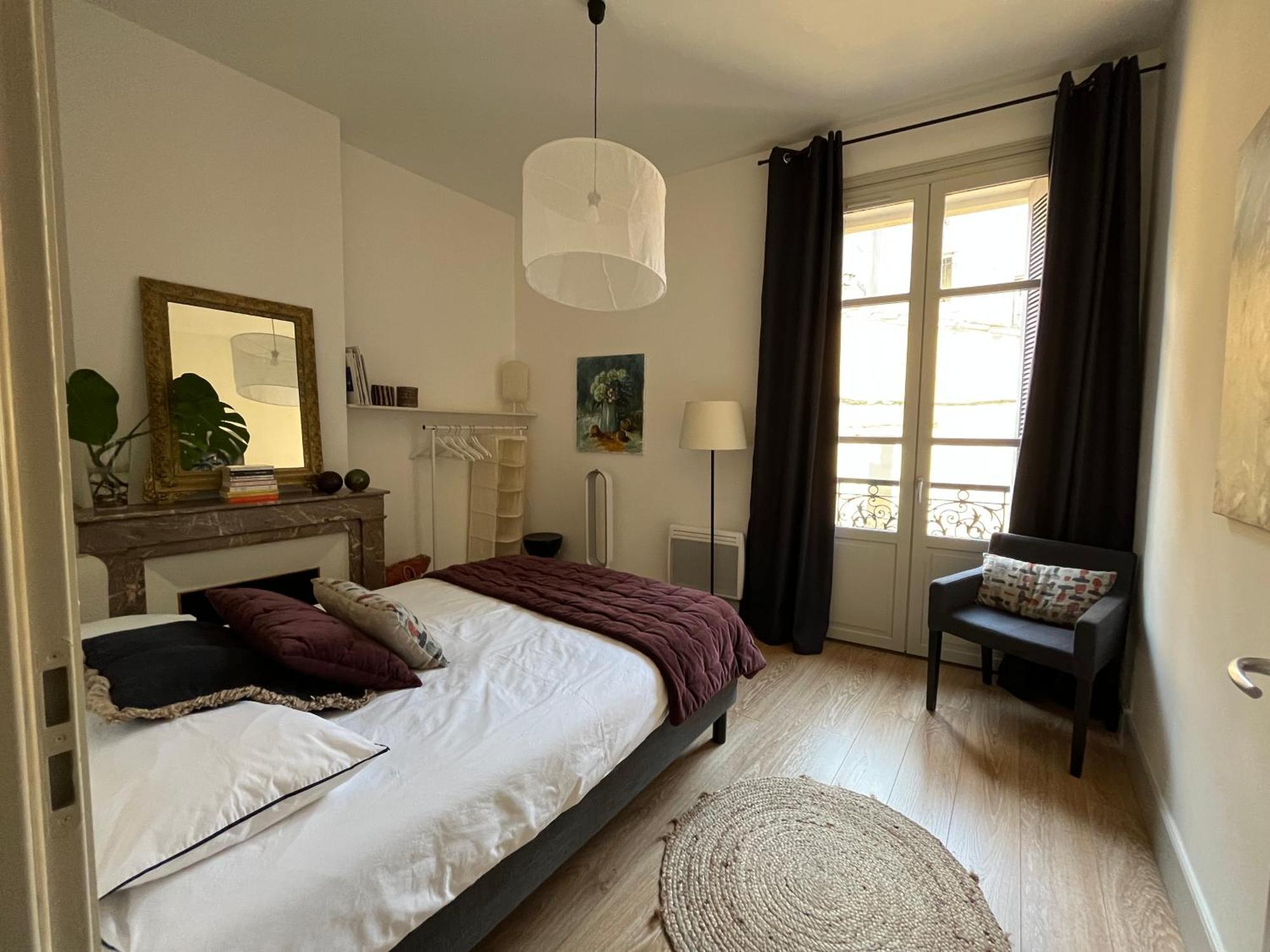 Nimes , Appartement Renove Dans Immeuble Classe. Luaran gambar