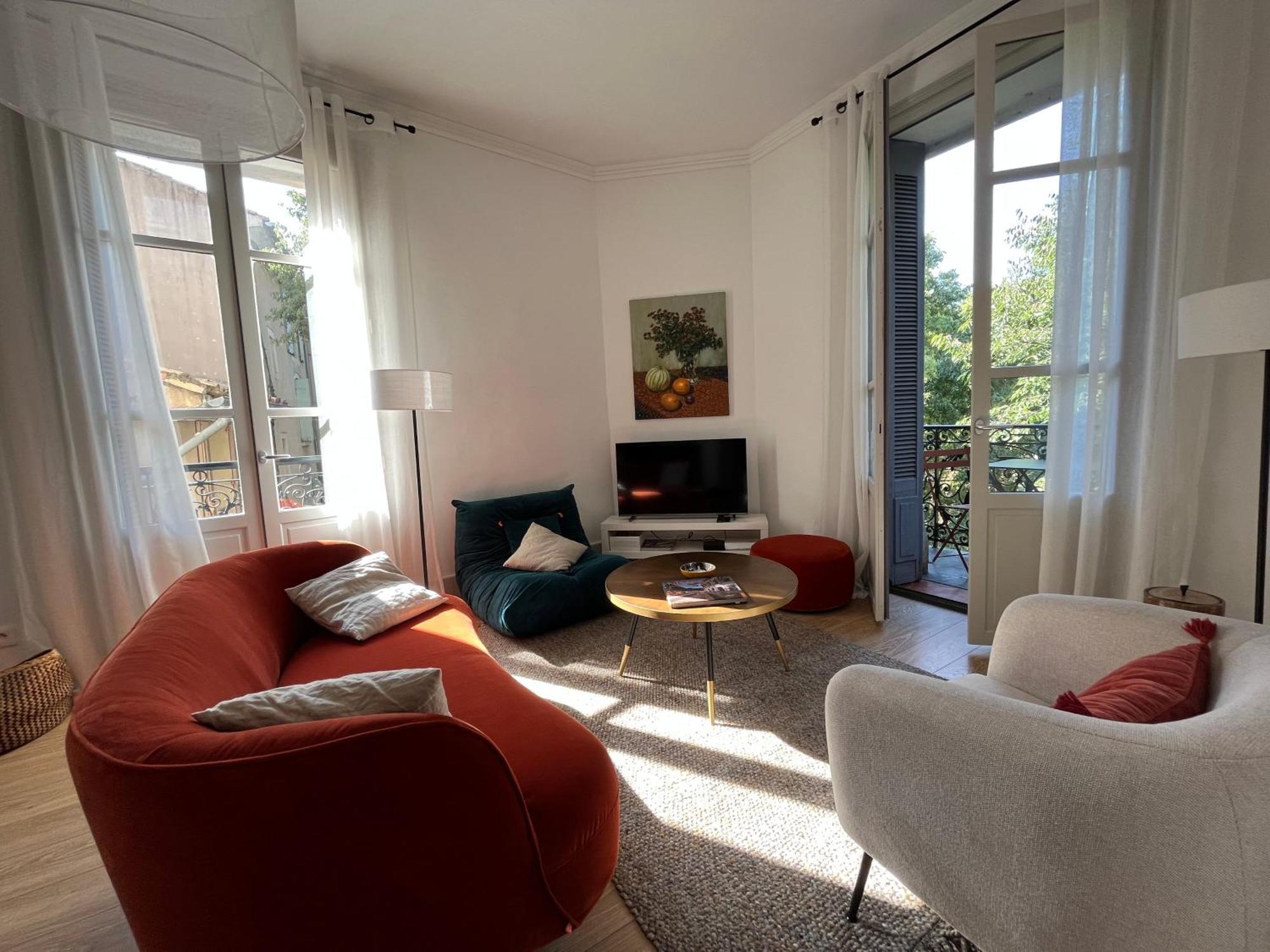 Nimes , Appartement Renove Dans Immeuble Classe. Luaran gambar
