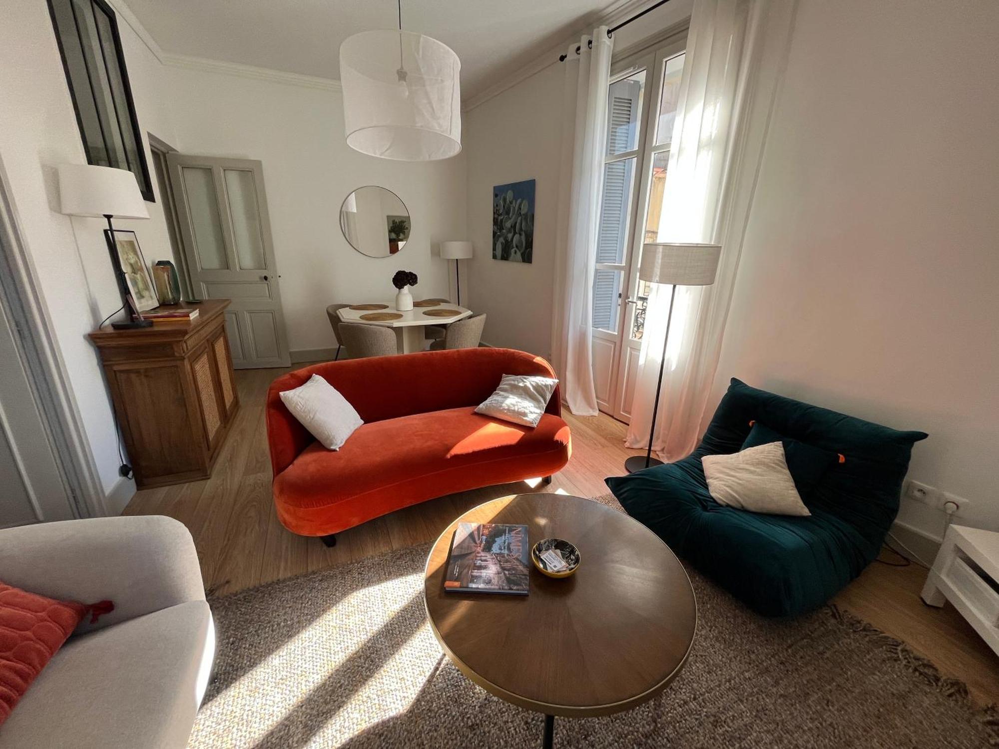 Nimes , Appartement Renove Dans Immeuble Classe. Luaran gambar