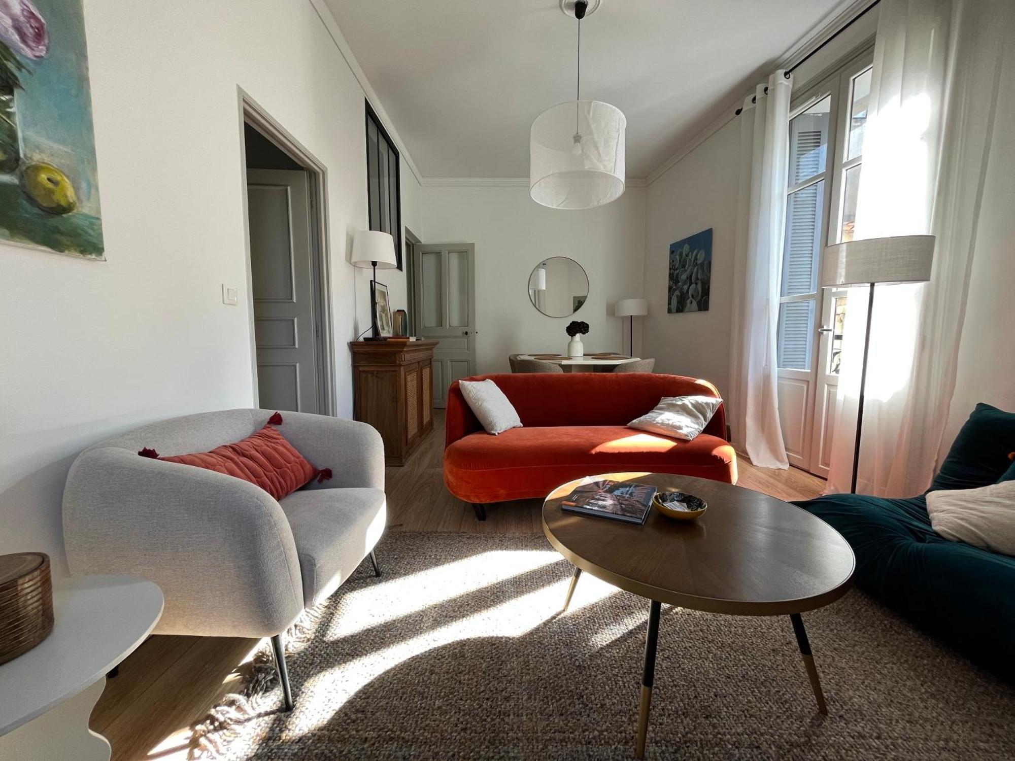 Nimes , Appartement Renove Dans Immeuble Classe. Luaran gambar