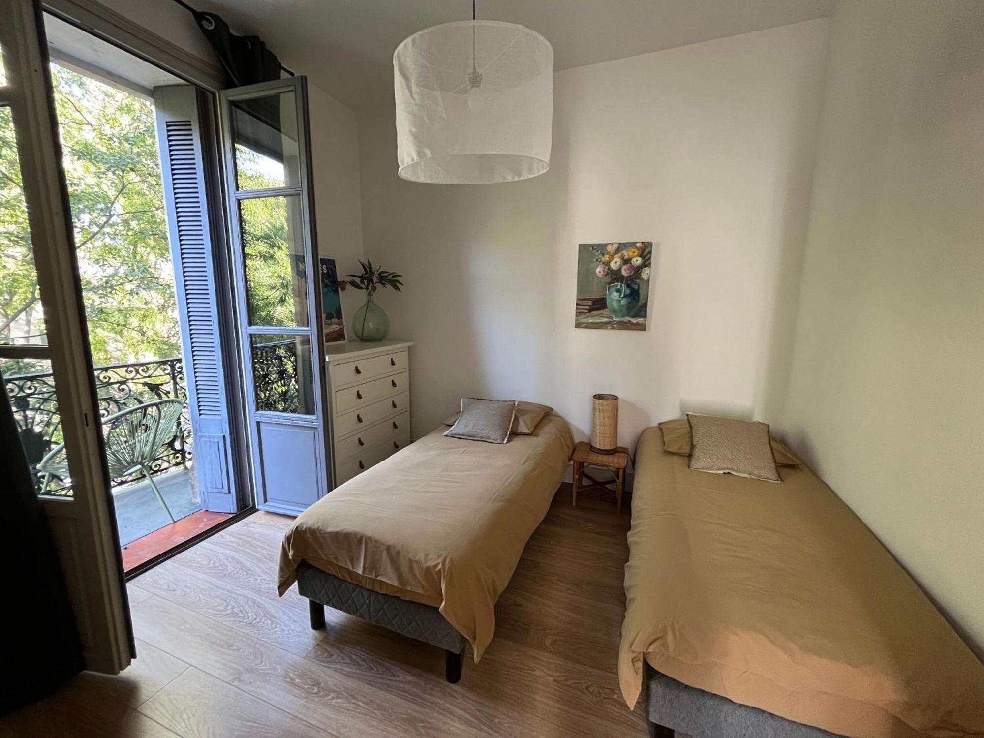 Nimes , Appartement Renove Dans Immeuble Classe. Luaran gambar