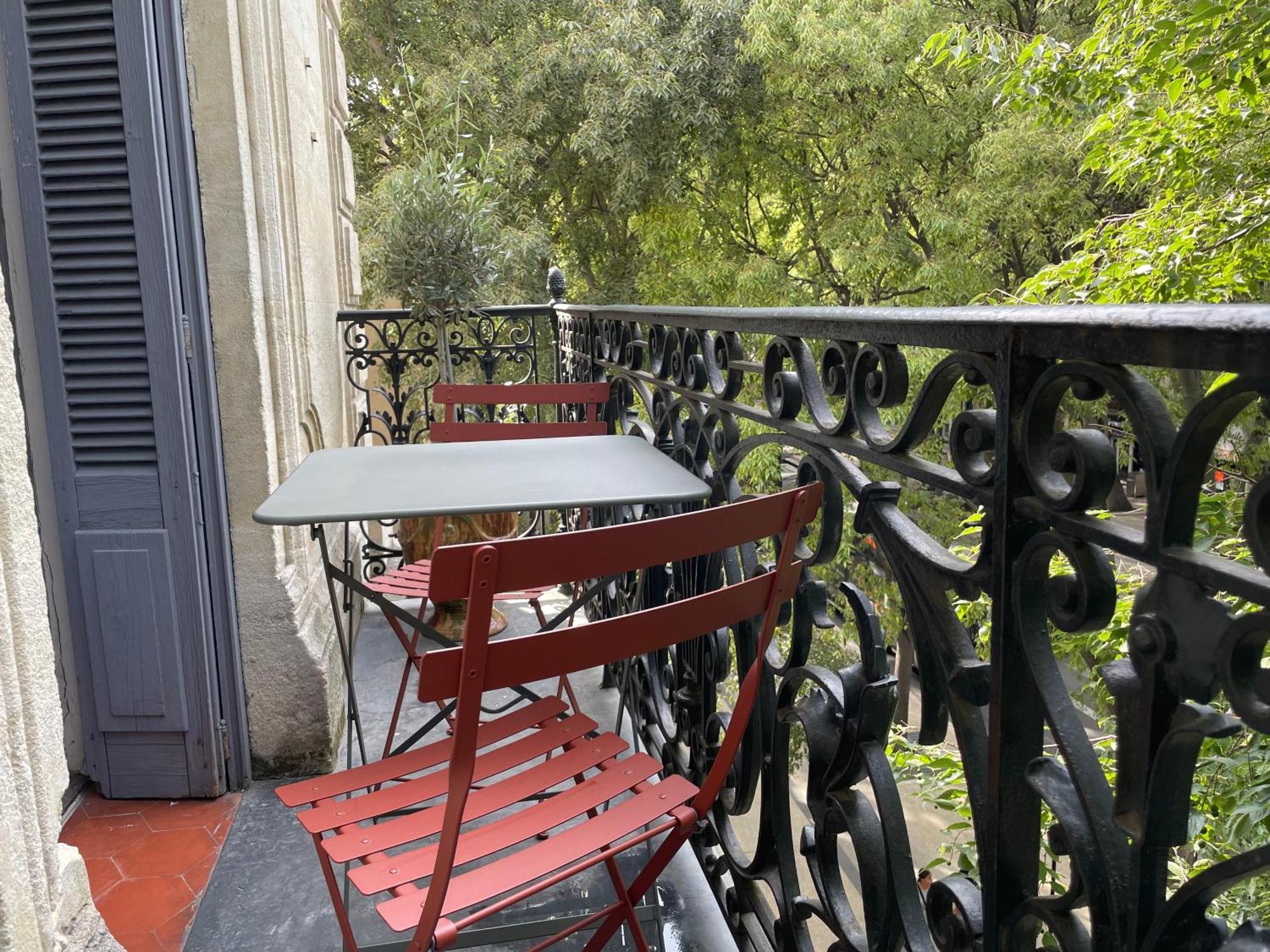 Nimes , Appartement Renove Dans Immeuble Classe. Luaran gambar