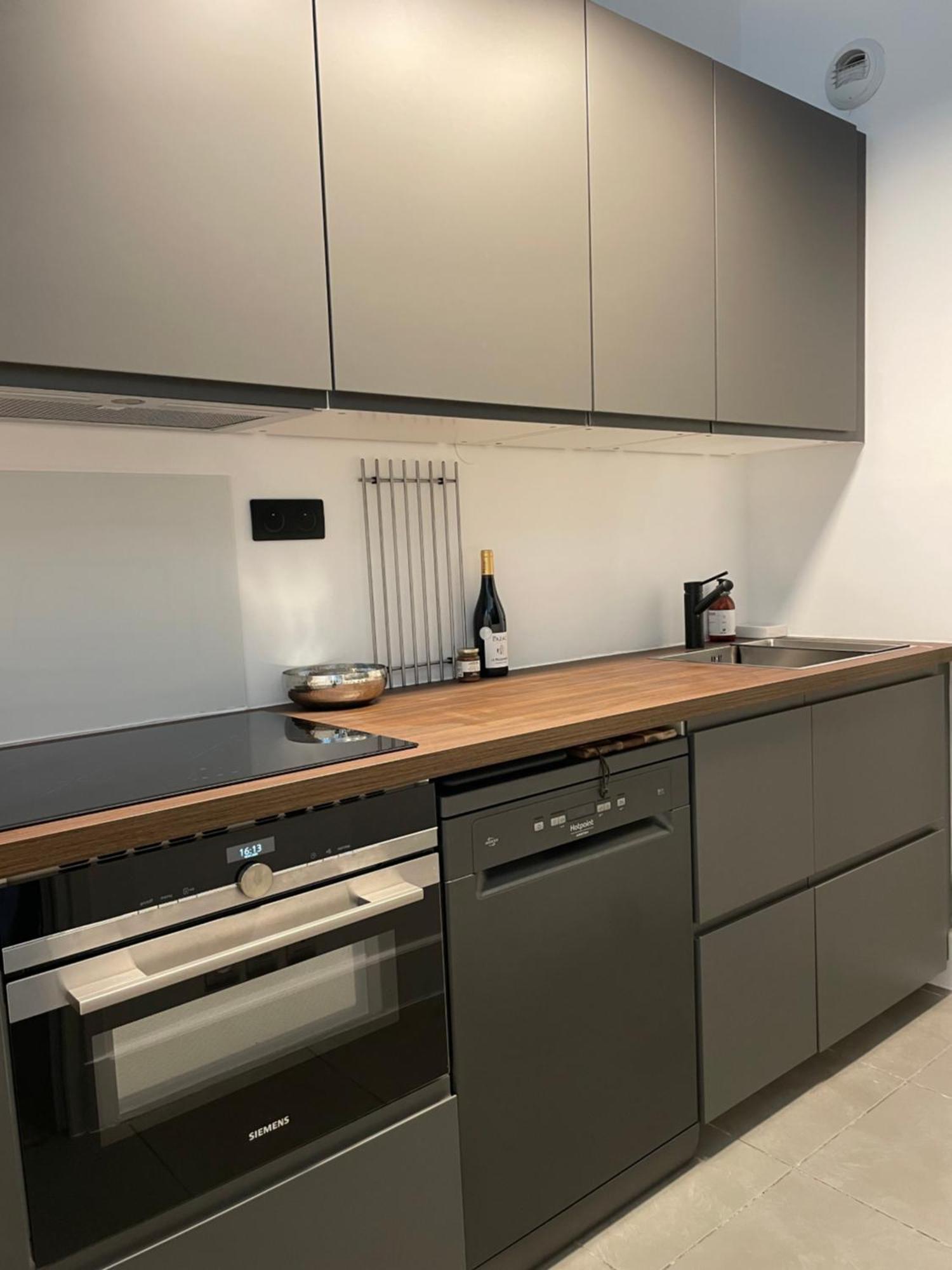 Nimes , Appartement Renove Dans Immeuble Classe. Luaran gambar
